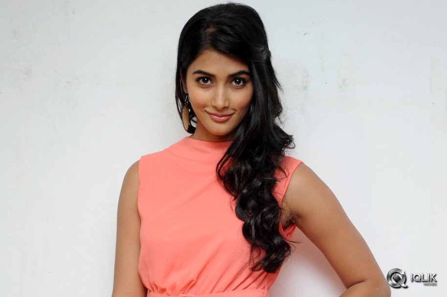 Pooja-Hegde-at-Oka-Laila-Kosam-Movie-Press-Meet